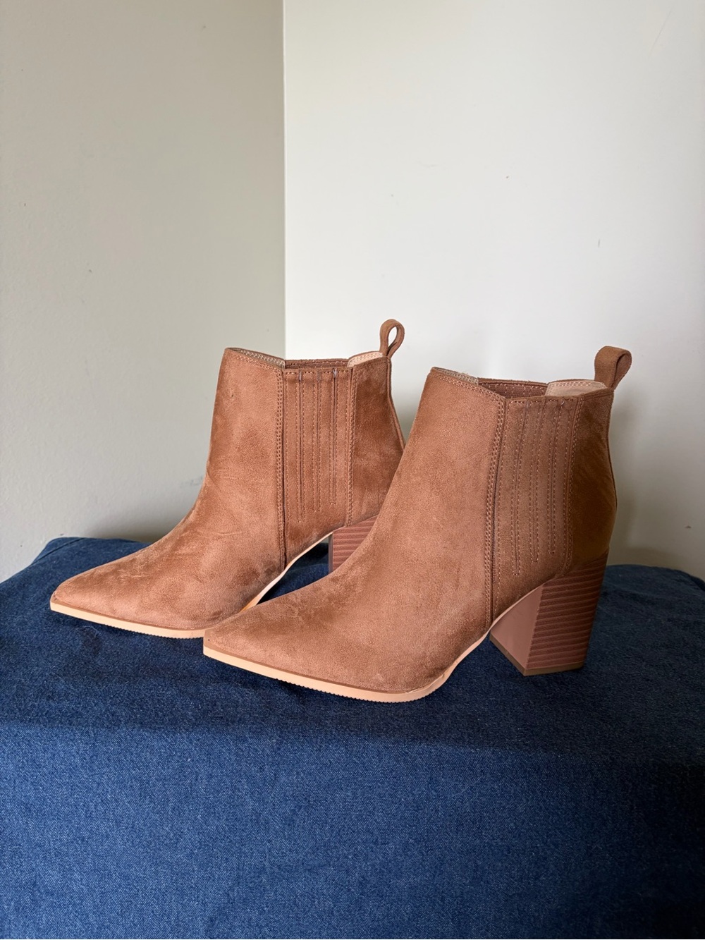 ZBY chunky black heel ankle boots size 7 tan brown suede pull on booties